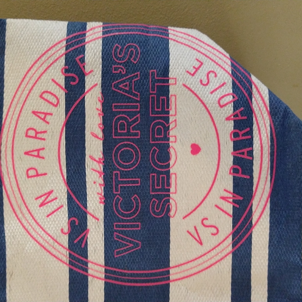 $$❤️❤️☘️Victoria's secret beach bag. - Picture 2 of 5